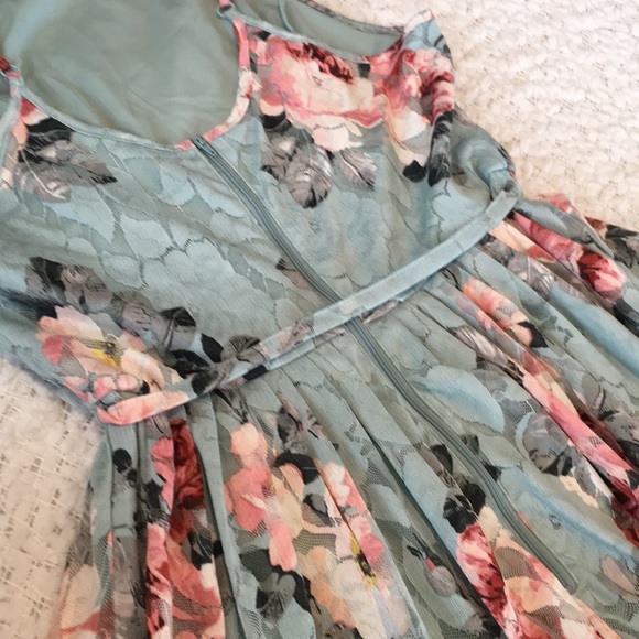 NWT Lace Fit & Flair Floral Dress Netted Underlay - Picture 12 of 16